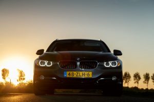 BMW 320 سيارة