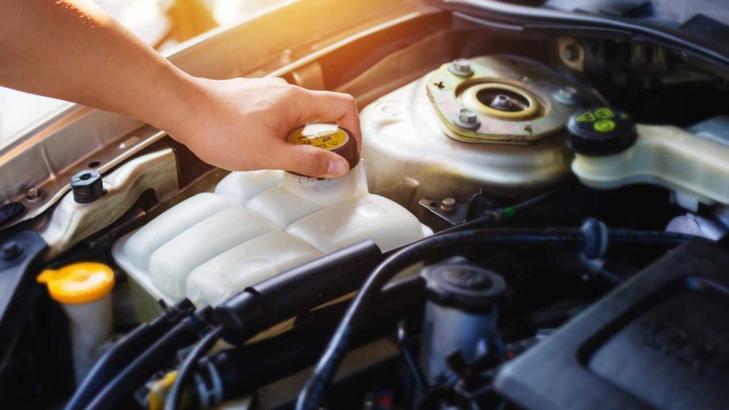 طريقة تعبئة ماء الرديتر 8 طريقة تعبئة ماء الرديتر