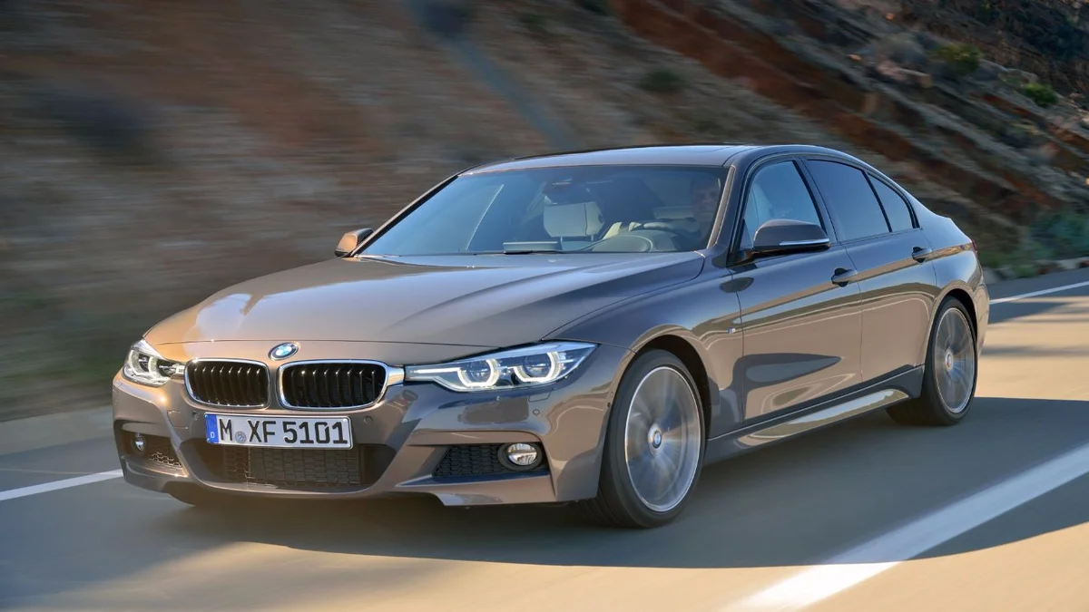 مواصفات bmw 320i 2018