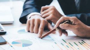 إدارة المخاطر والتخفيف من حدتها ورقابتها
