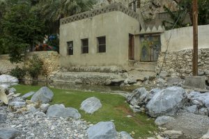 أين تقع عين الثواره