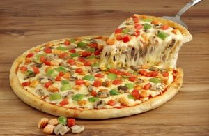 طريقة عمل عجينة البيتزا