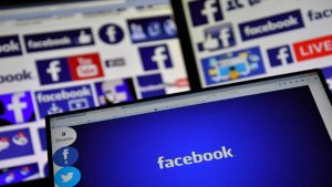 التجارة الإلكترونية عبر موقع Facebook