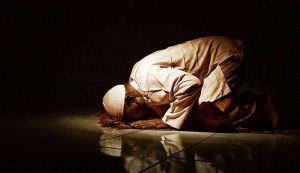 هل صلاة قيام الليل جهراً أم سراً