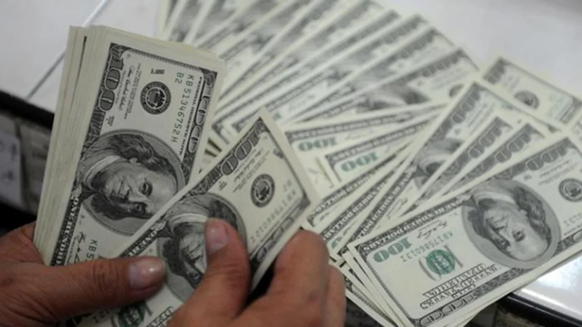 أسباب انخفاض سعر الدولار