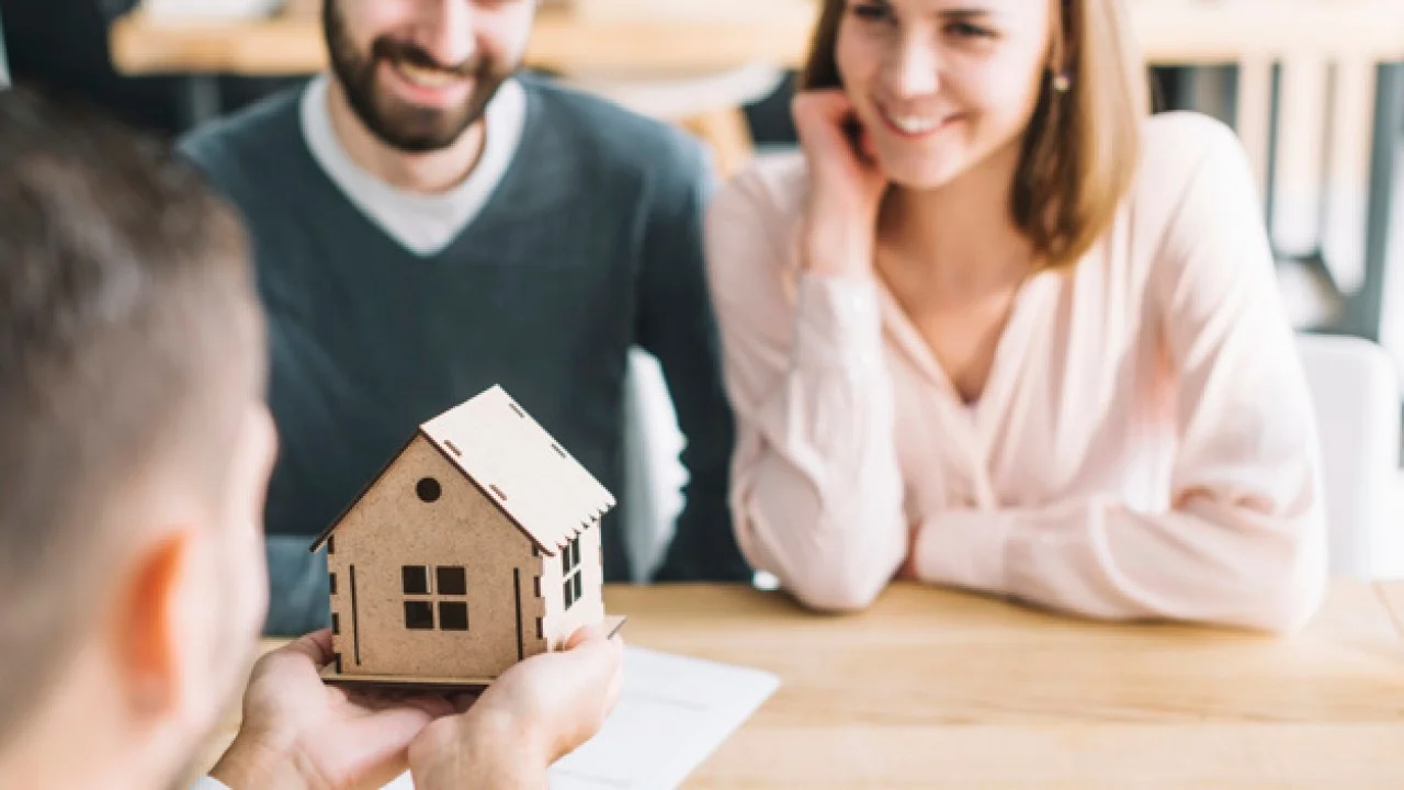 خمسة مهارات وكلاء العقارات يحتاجون إليها لتلبية طلبات المشترين