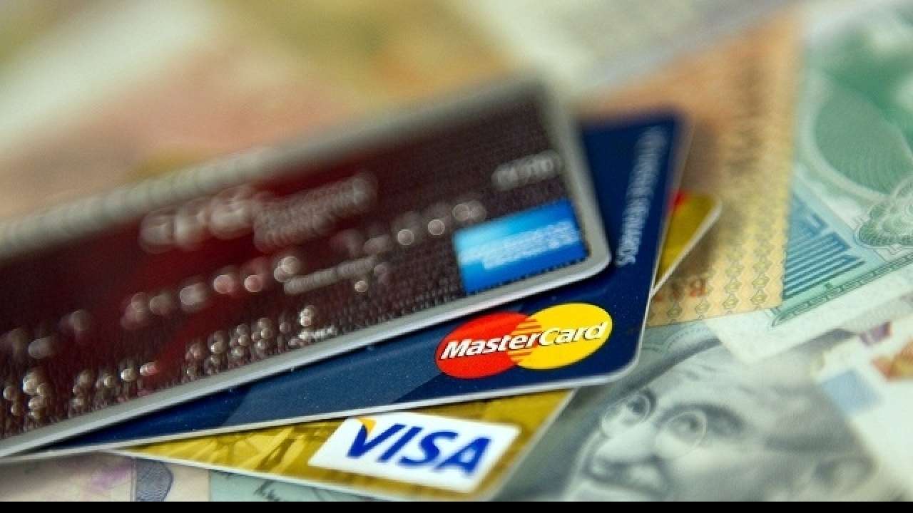الفرق بين بطاقة الصراف والبطاقة الائتمانية Credit Cards 1 الفرق بين بطاقة الصراف والبطاقة الائتمانية Credit Cards