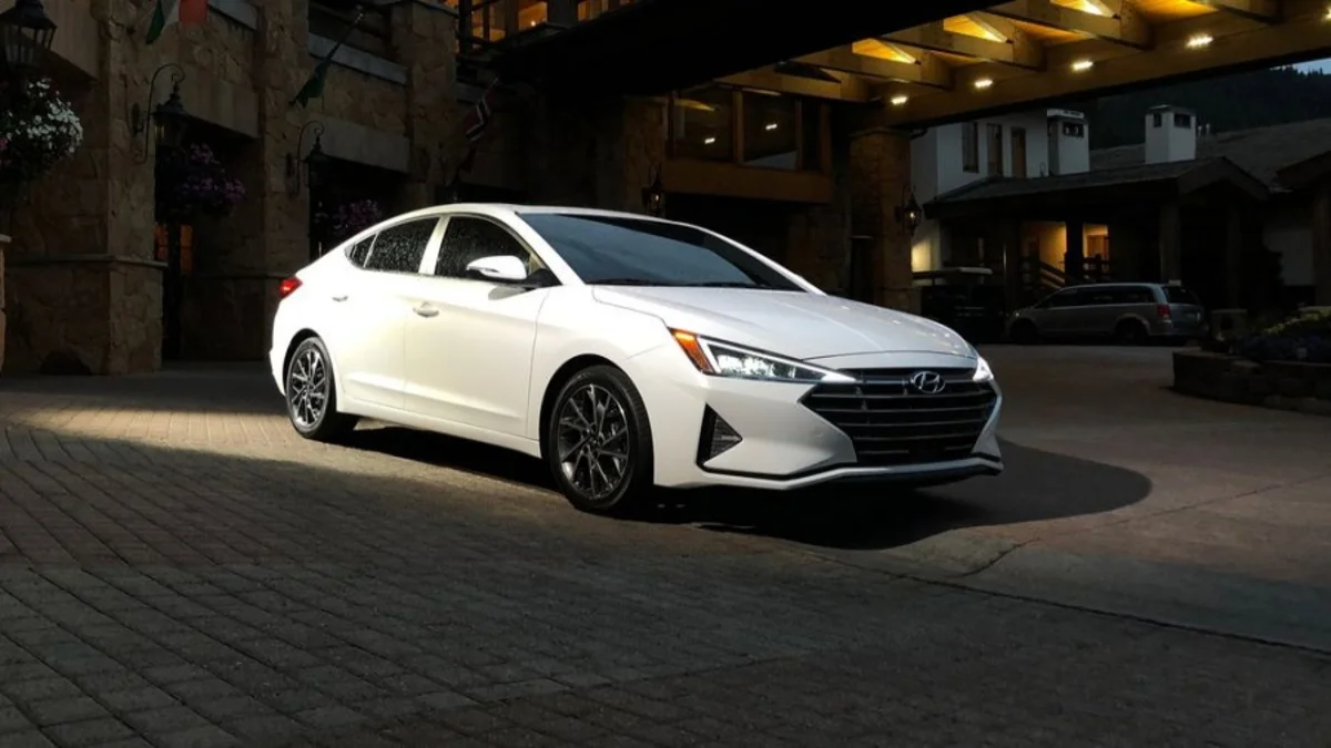 سيارة hyundai elantra 2019