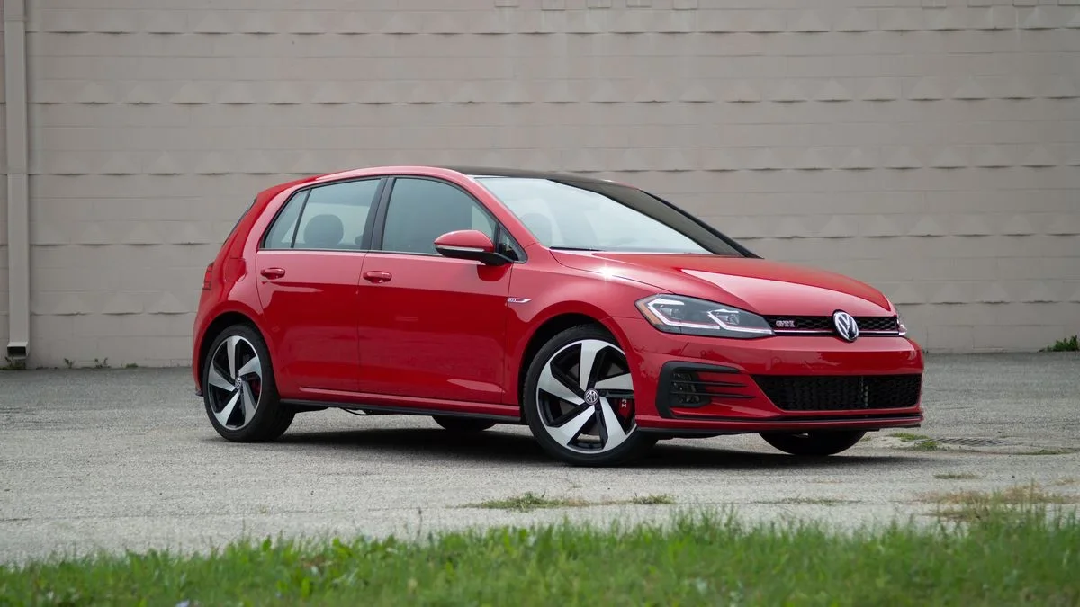 مواصفات وعيوب واسعار فولكس واجن GTI 2021