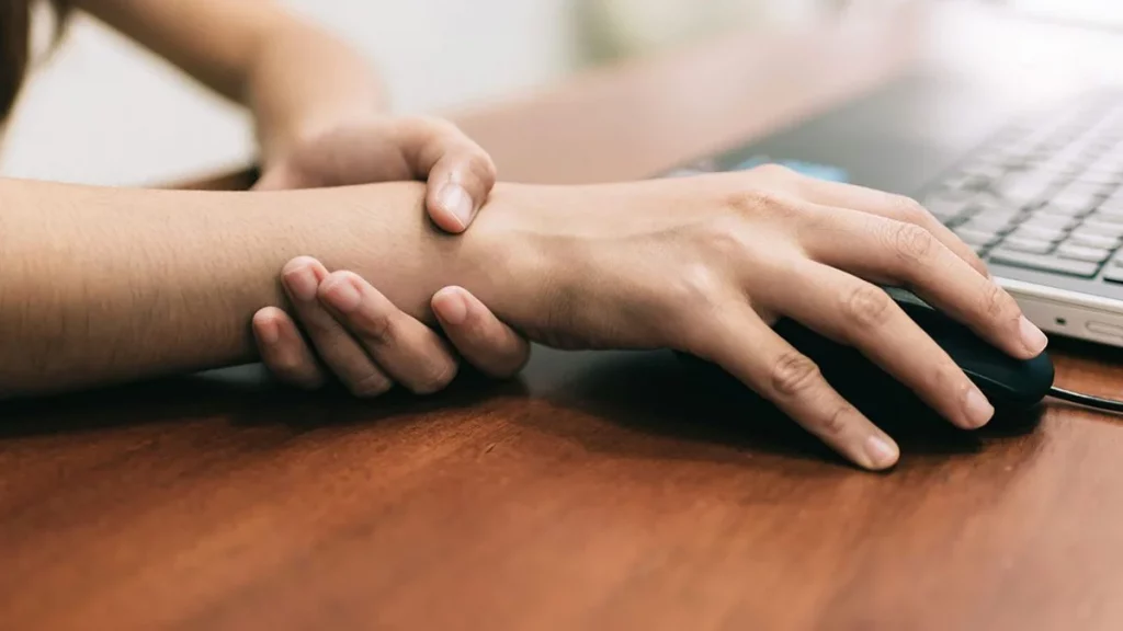 علاج رعشة اليدين