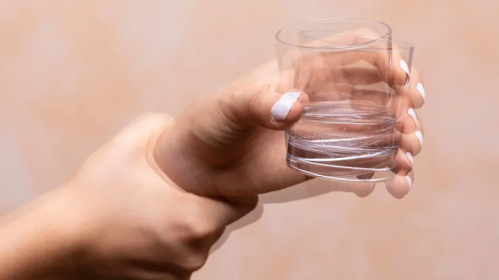 ما هو سبب رعشة اليد عند التوتر