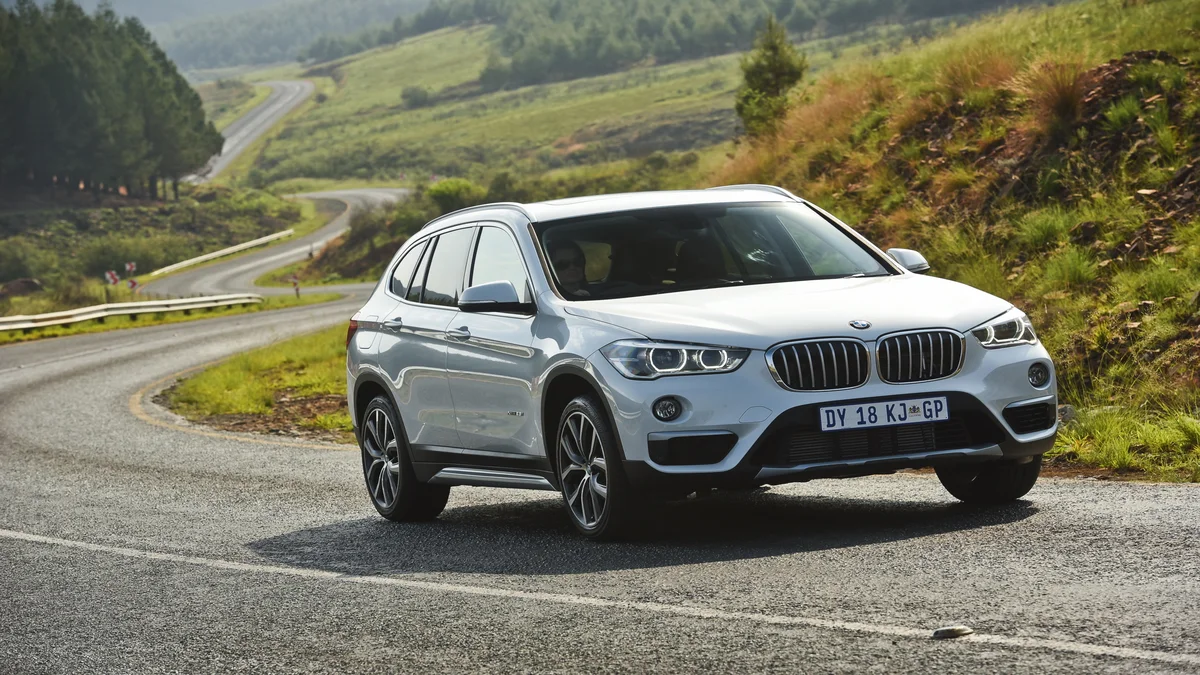 مراجعة شاملة لمواصفات سيارات بي إم دبليو الفئة X 2 مواصفات سيارة BMW X1 2016