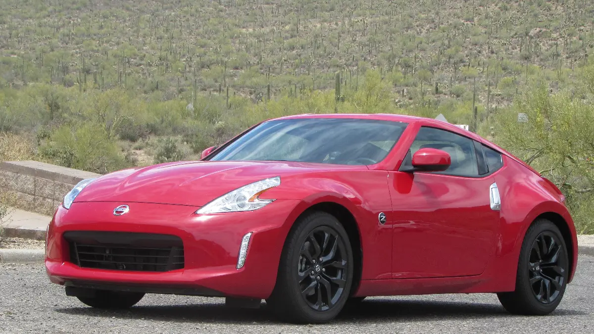 مواصفات سيارة نيسان 370Z 2017