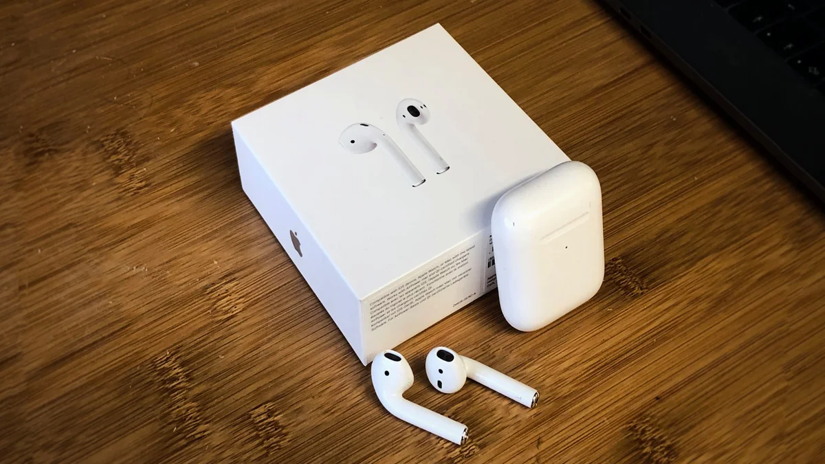 كل ما تريد معرفته عن هاتف الآيفون 2 سماعات أيفون اللاسلكية الذكية (Airpods)