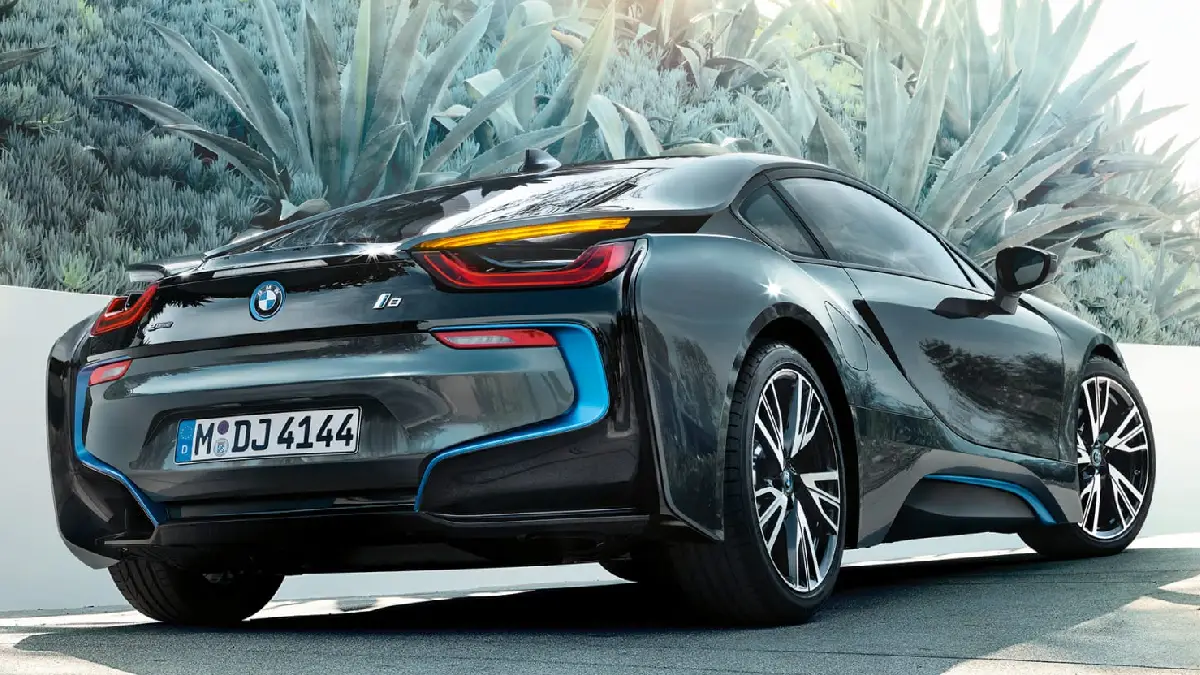 مواصفات أفخم اصدارات شركة بي ام دبليو 2 سيارة BMW i8