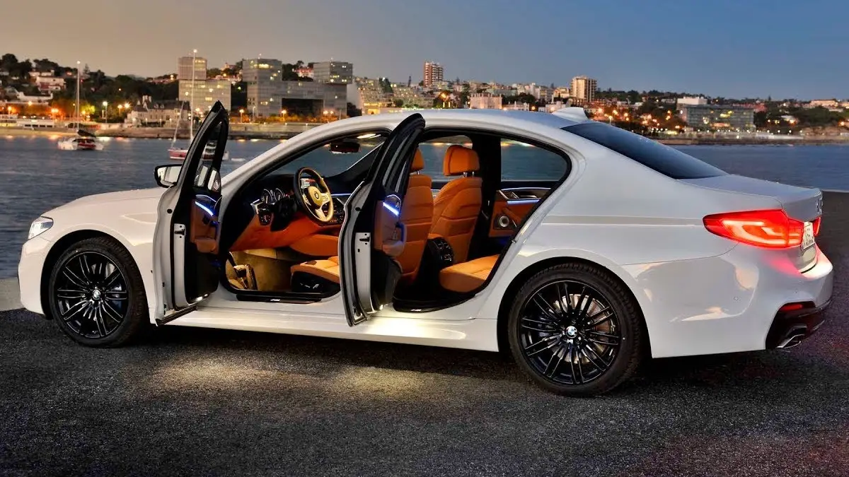 مواصفات أفخم اصدارات شركة بي ام دبليو 3 سيارة BMW الفئة الثامنة 2019