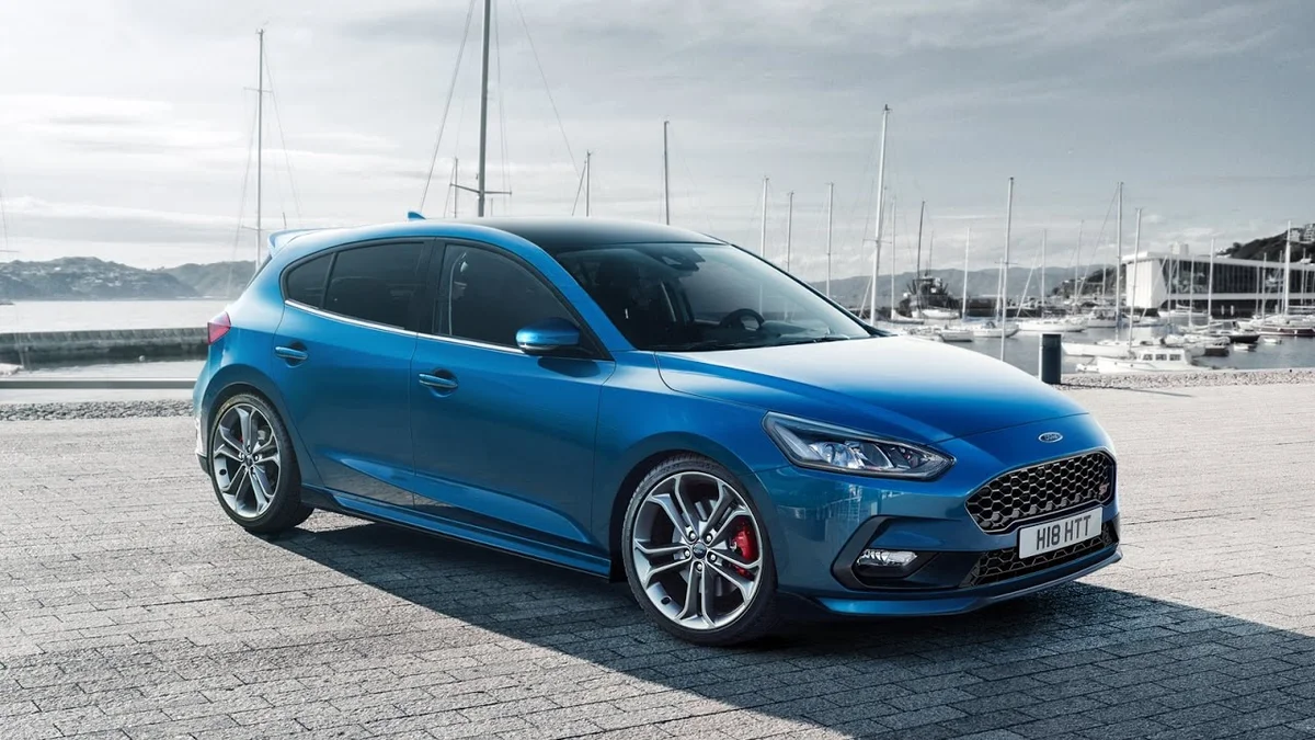 أمان السيارة ومواصفات السلامة التي يجب أن تتوفر فيها 11 سيارة Ford Focus 2019
