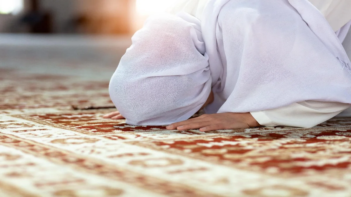 كيفية صلاة سنة الفجر بشكل مفصل