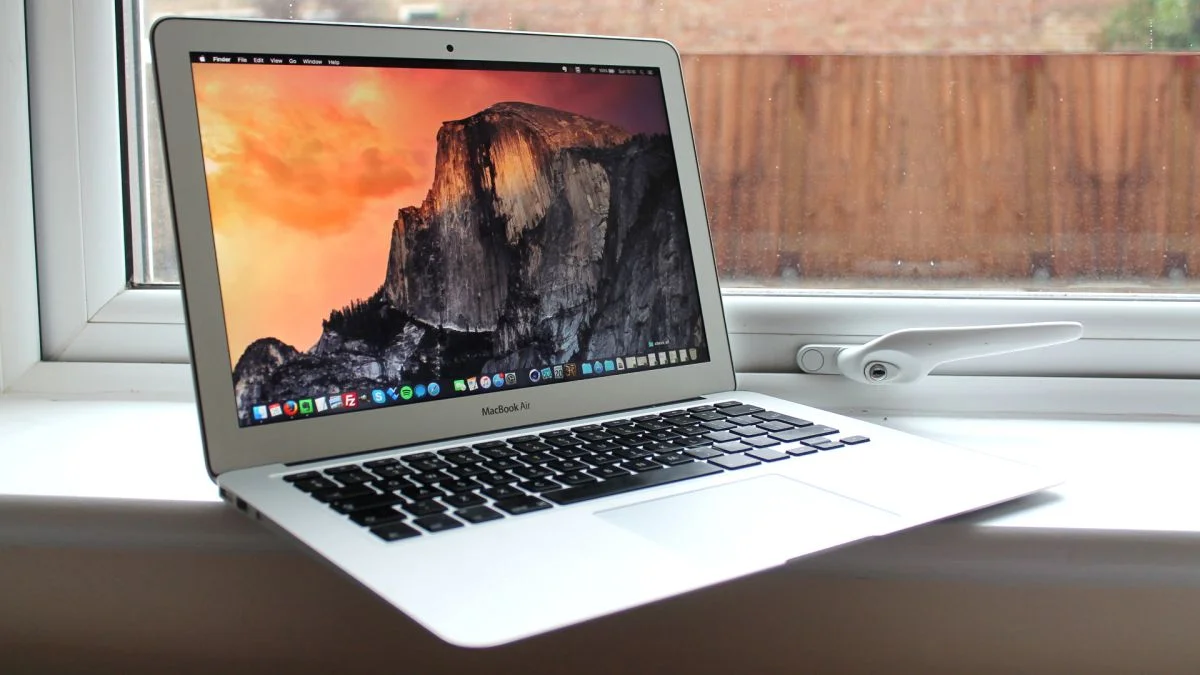 الدليل الشامل لأحدث أجهزة الكمبيوتر المحمول 3 لاب توب 2017 MacBook