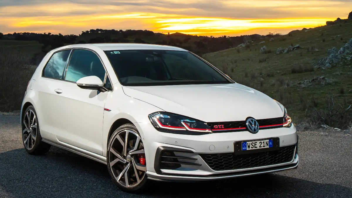 مراجعة شاملة لمواصفات سيارات فوكس فاجن GTI