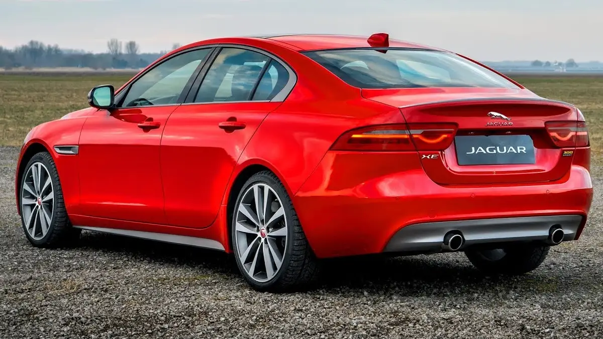 مراجعة شاملة لمواصفات أبرز سيارات جاغوار 5 مواصفات سيارة جاكوار XE 2019