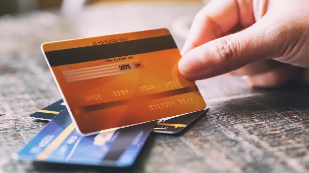 البطاقات الائتمانية أنواعها وميزاتها