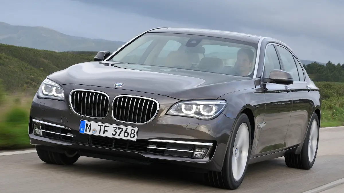 مواصفات سيارات BMW الفئة السابعة 2 سيارة بي ام دبليو الفئة السابعة 2015