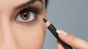 تعرّف على الكحل وطريقة وضعه