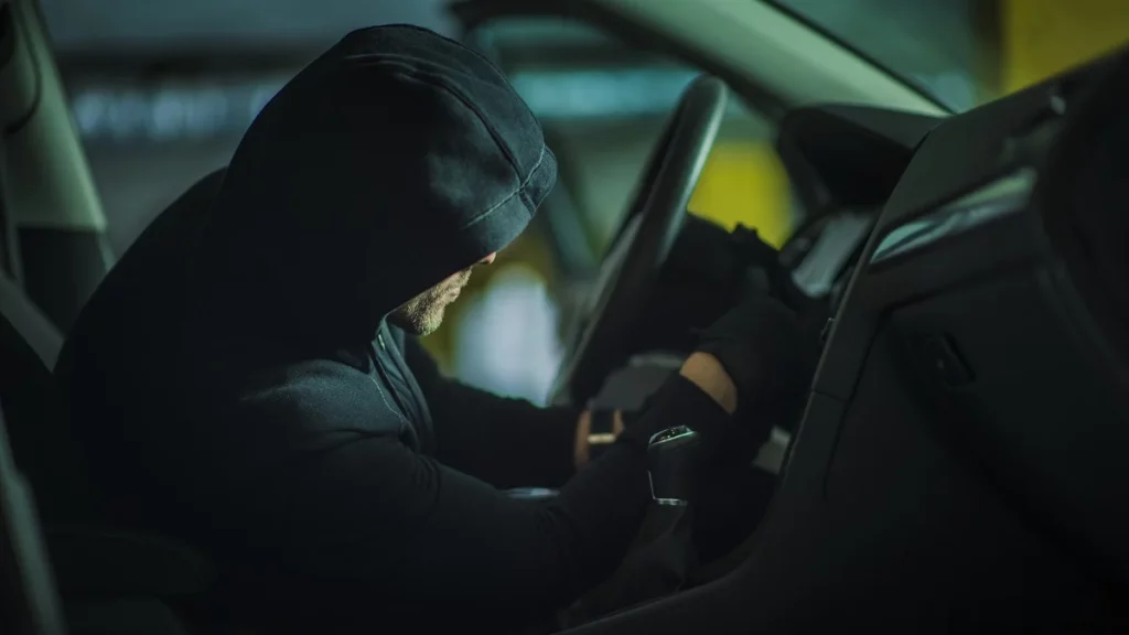 الإبلاغ عن سرقة السيارة