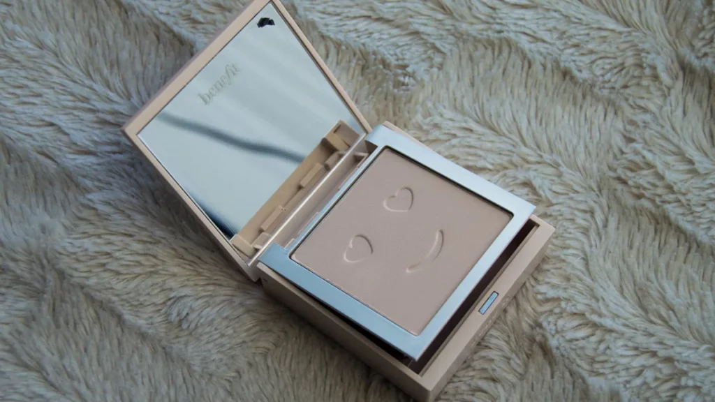 بودرة الوجه بينيفت هيلو فلوليس