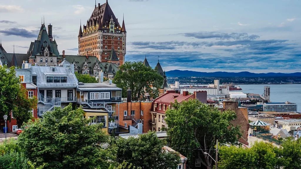 الموقع الحكومي للهجرة إلى كندا 