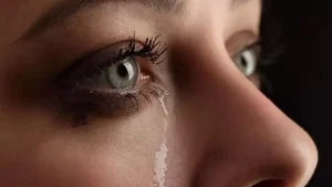 تفسير حلم البكاء في المنام كاملاً