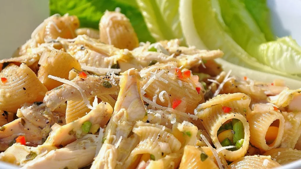 سلطة المعكرونة بالدجاج