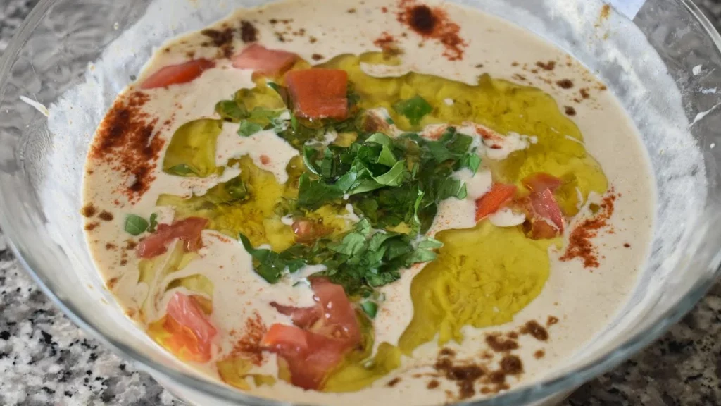 طريقة عمل سلطة الطحينة للفول