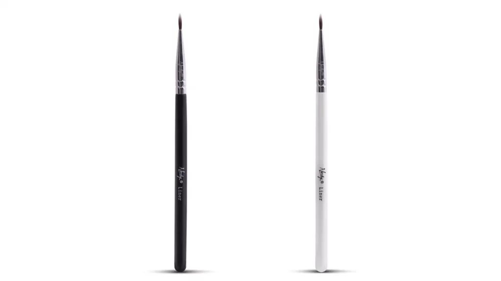 فرشاة الآي لاينر