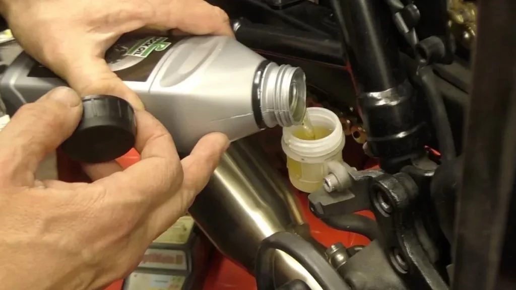 لون زيت الفرامل