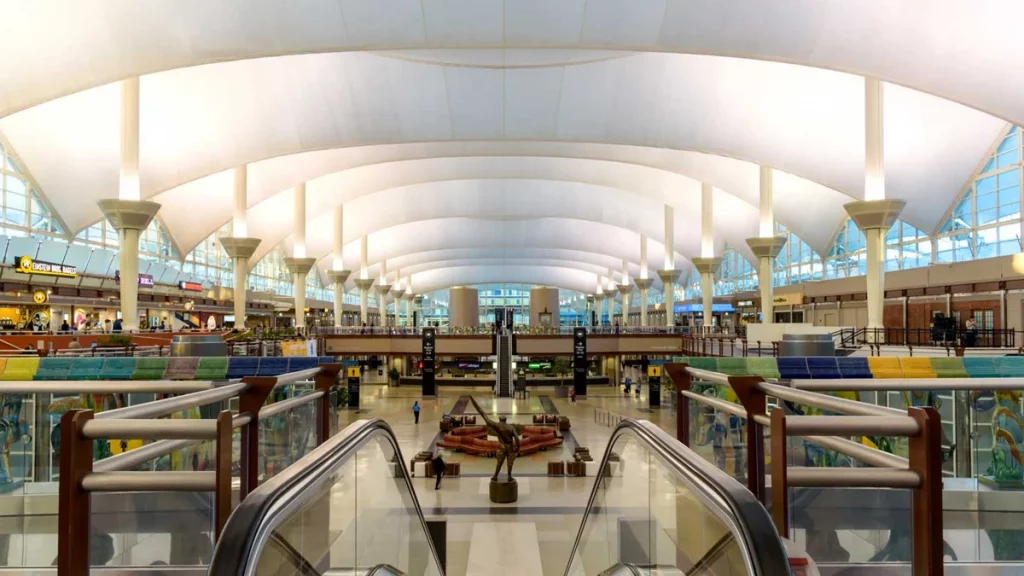 مطار دنفر الدولي