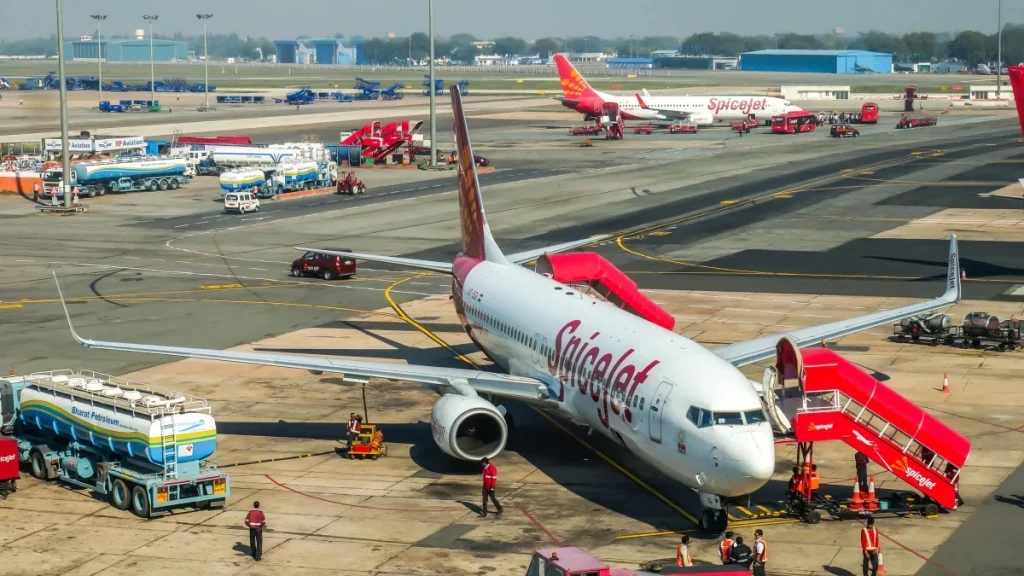 مطارات الطيران العامة General aviation airports.