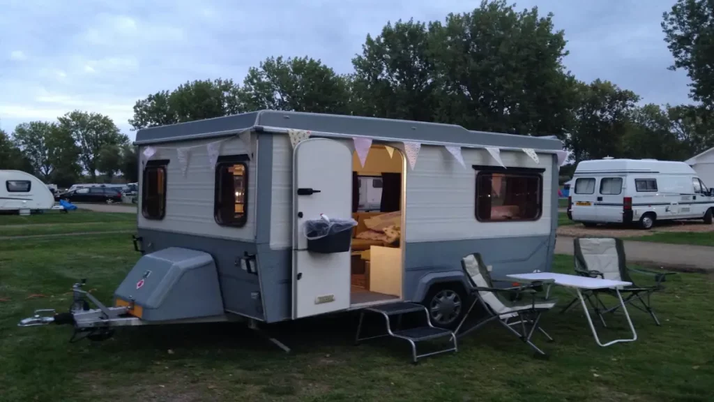 دليلك الشامل عن الكرفان 8 كرفان Folding Camper