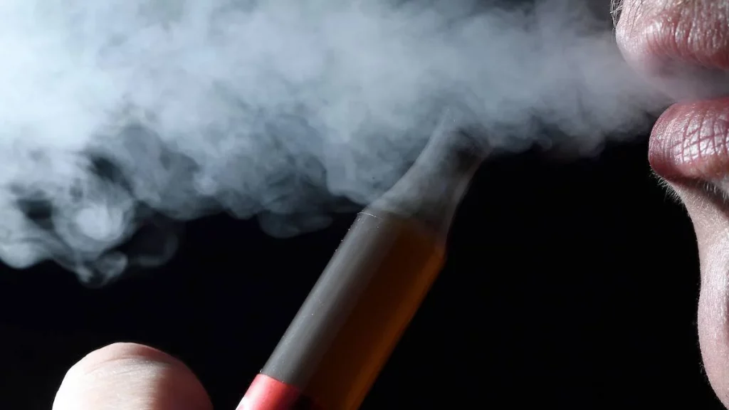 أضرار التدخين على الصحة 6 أضرار التدخين على الكبد