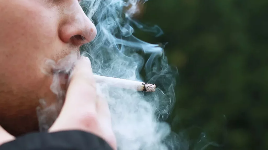 أضرار التدخين على الصحة 13 أضرار ترك التدخين فجأة