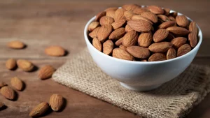 أضرار ومحاذير استخدام اللوز