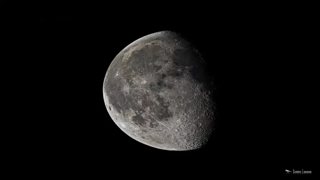 ما سبب حدوث أطوار القمر؟ 9 الأحدب المتضائل