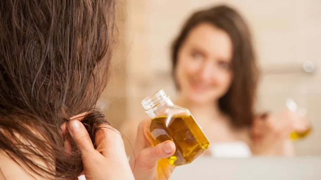 أسرع الطرق لتكثيف الشعر 7 زيت الزيتون