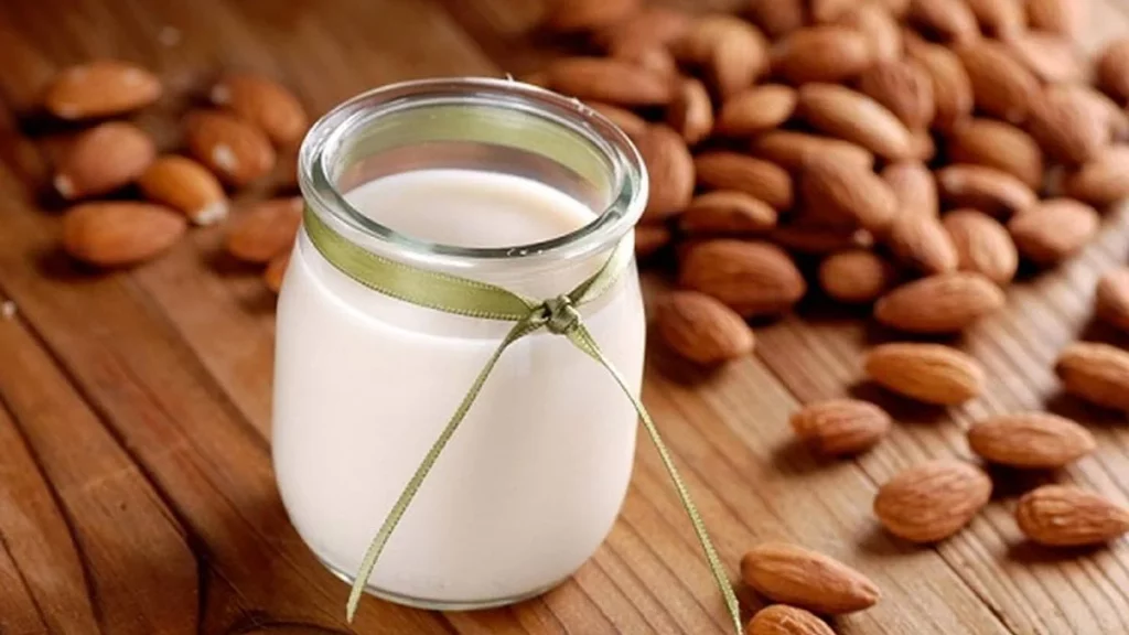 فوائد اللوز في جسم الإنسان 5 ما هو حليب اللوز؟