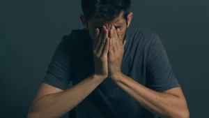 من استمنى في نهار رمضان هل يكمل صيامه؟