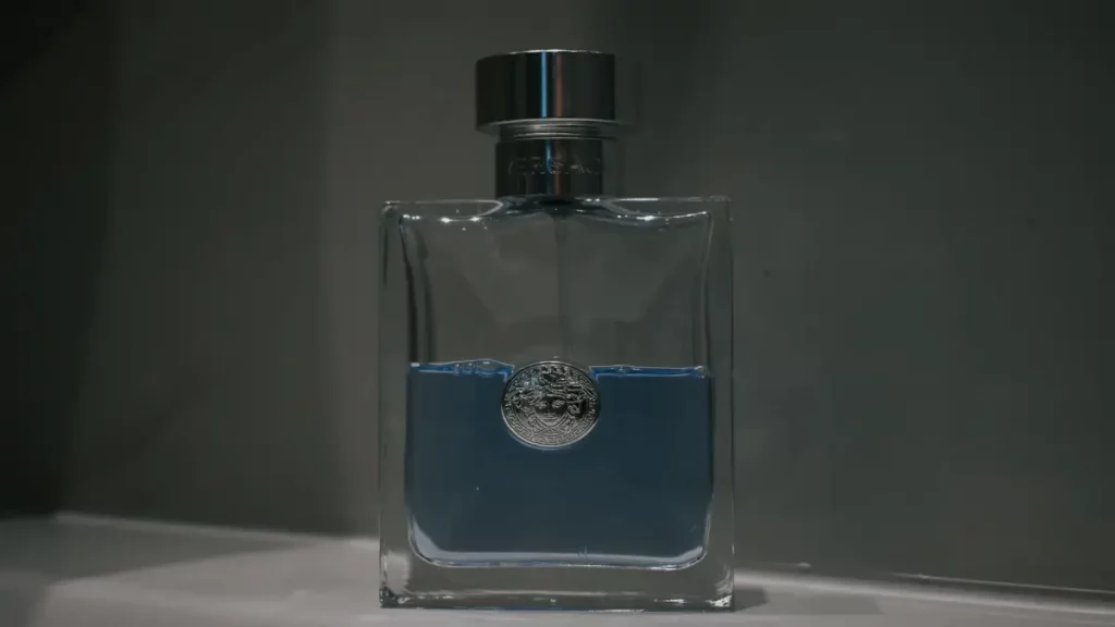 دليل شامل عن عطر فرزاتشي 4  بور هومو فيرزاتشي