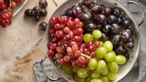 دليلك الشامل عن فوائد العنب والأضرار