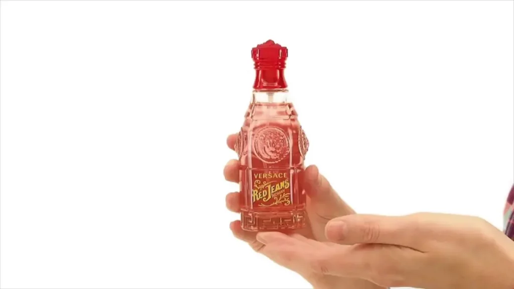 دليل شامل عن عطر فرزاتشي 17 ريد جينز فيرزاتشي