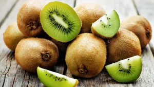 فوائد الكيوي المذهلة وعناصره الغذائية